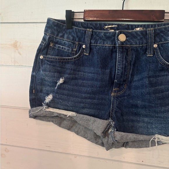 7 For All Mankind Womens 6 Weekend Short
Cut off Blue Jeans Shorts
Distressed - Picture 4 of 15